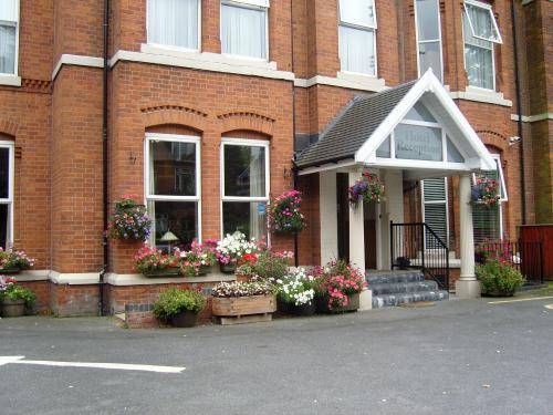 Westlynne Hotel/Apartments 