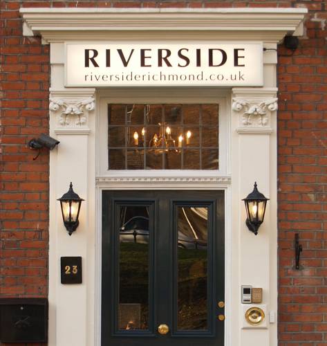 Riverside Apartment Hotel 