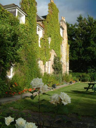 Loch Kinord Hotel 