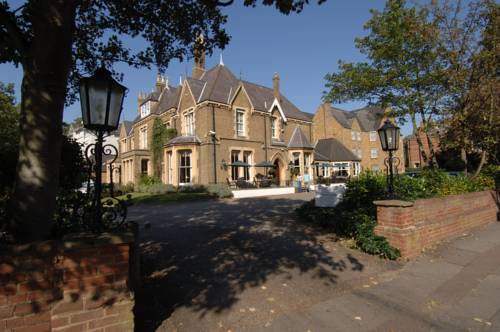 Cotswold Lodge Classic Hotel 