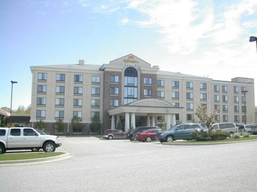 Holiday Inn Express Hotel & Suites Erie-Summit Township 