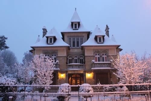 Le Castel, Noble Guesthouse 