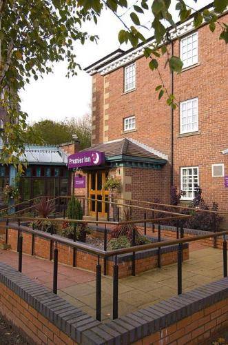 Premier Inn Stockport Central 