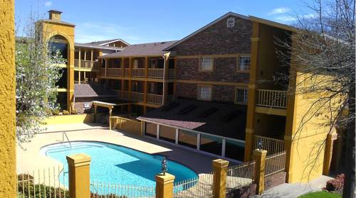 Nashville Airport Inn & Suites 