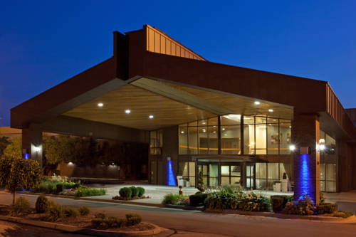 Holiday Inn Express Detroit-Warren/General Motors Technology Center 