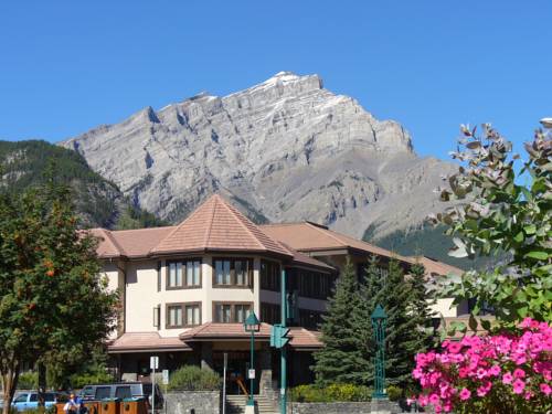 Banff International Hotel 