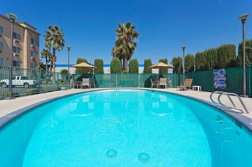 Holiday Inn Express Bakersfield 