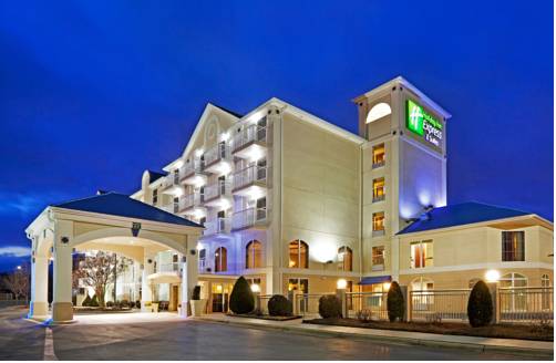 Holiday Inn Express Hotel & Suites Asheville - Biltmore Square Mall 
