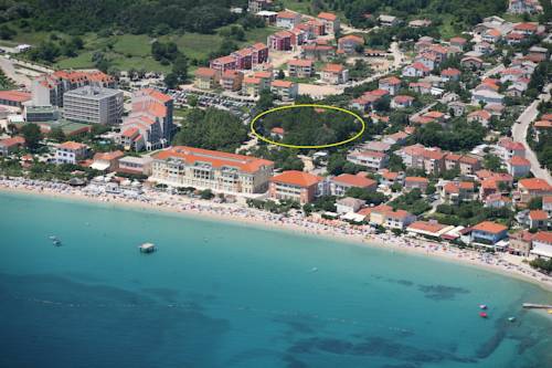 Villa Corinthia 