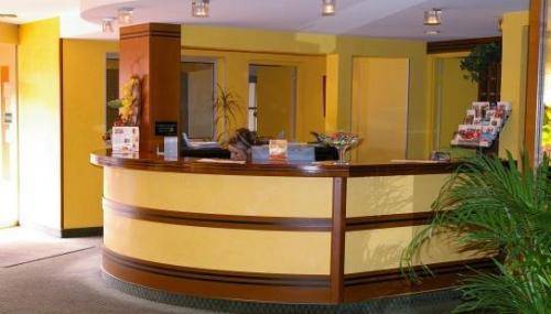 Airport Hotel 