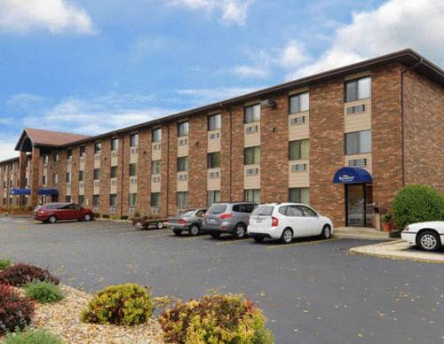 Baymont Inn and Suites Naperville 