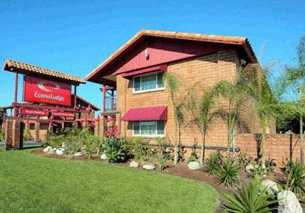 Econo Lodge Inn & Suites Near Legoland 
