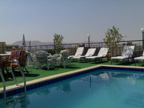 Royal House Hotel 