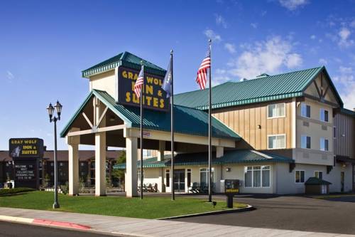 Gray Wolf Inn & Suites 