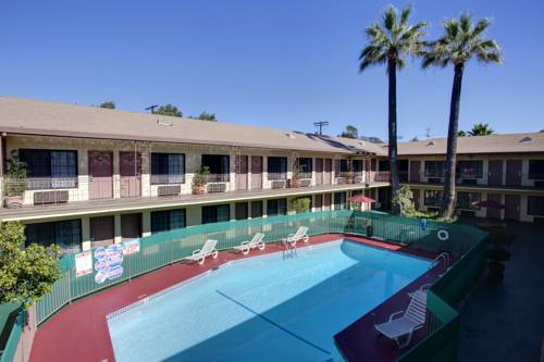 Studio City Courtyard Hotel 