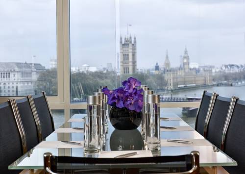 Plaza on the River Club and Residence 