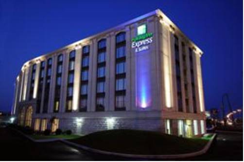 Holiday Inn Express Montreal Airport 