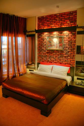 Stony Island Hotel at Lomonosova 