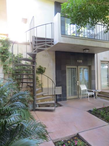 7 Springs Inn & Suites 