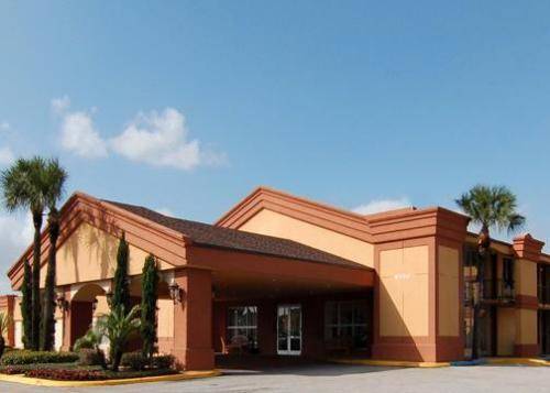 Econo Lodge Inn & Suites Florida Mall 