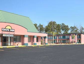 Days Inn Fayetteville/Wade-North of Ft Bragg I-95/Exit 58 
