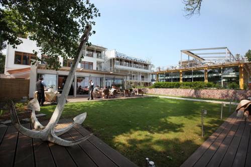 Yacht Club Wellness Hotel 