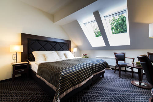 Hotel Selsky Dvur - Bohemian Village Courtyard 