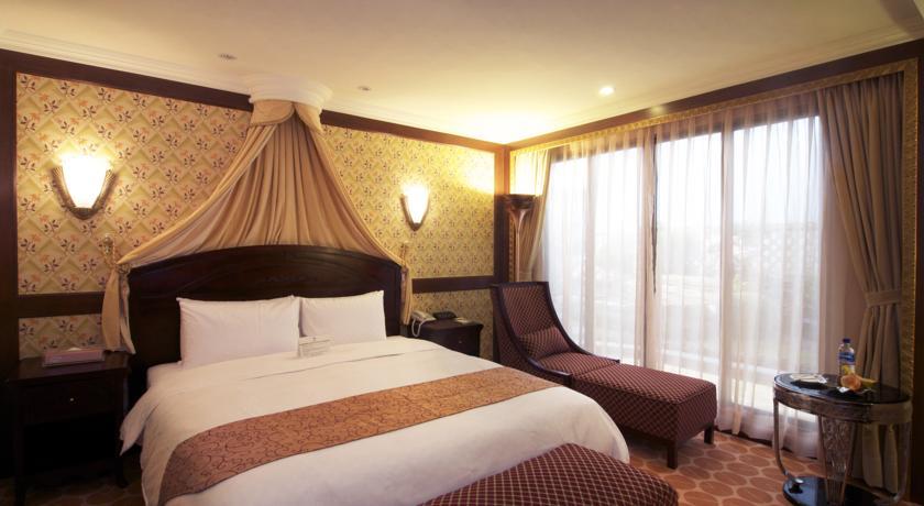 Royal Palace Hotel 豪丽饭店