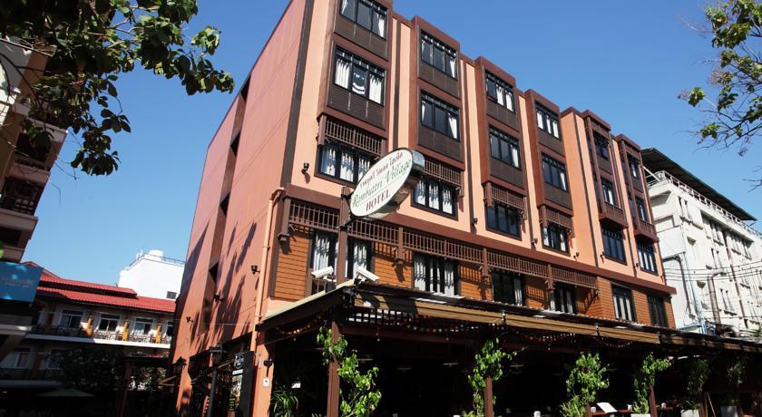 Rambuttri Village Hotel 兰布提里度假村酒店