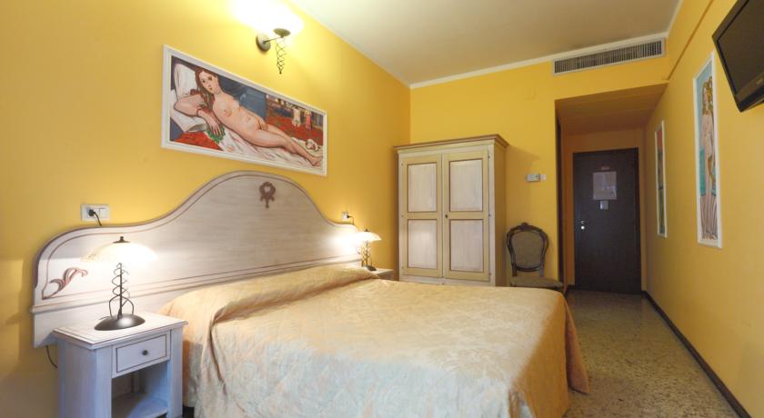 Florence Old Bridge B&B 
