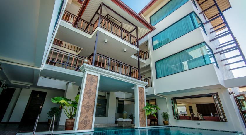 Golden Bell Hotel 