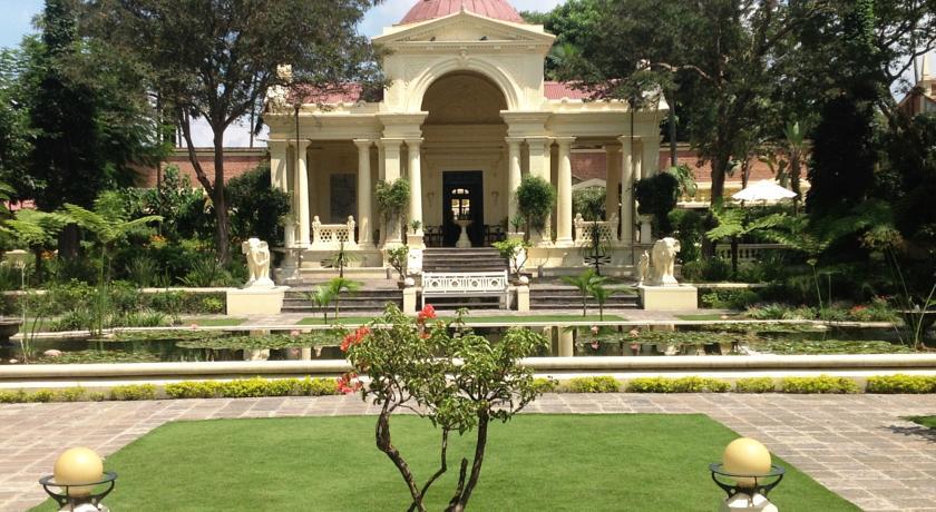 Shangrila Lodge  
