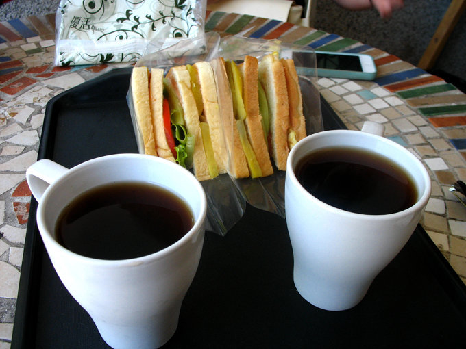 住处的早餐：三明治+红茶。许多民宿的早餐都是三明治配饮料，而且三明治做的都很好吃
