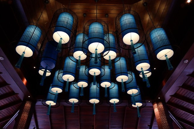餐厅的吊灯也是酒店主页上的宣传照片之一。 