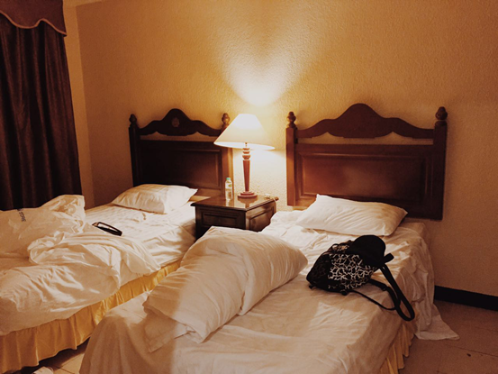 酒店的床好软好苏胡，根本不想起来！