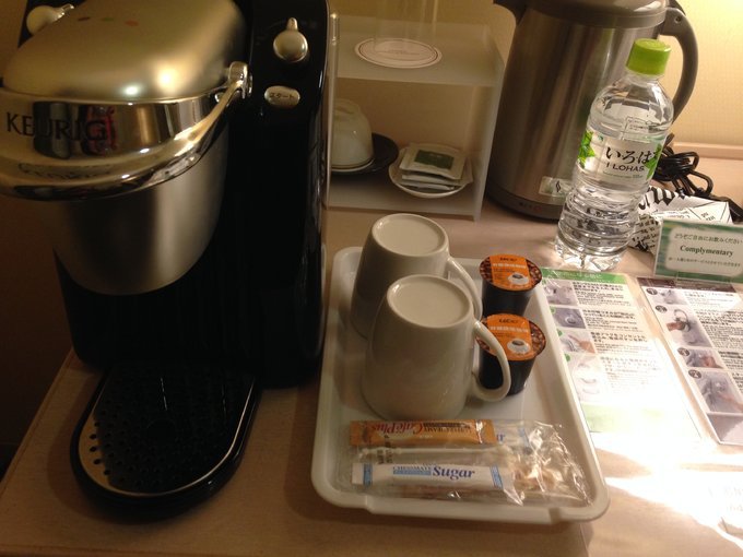 顺便一提，酒店里有胶囊咖啡机哦，每天有两个免费的咖啡胶囊，感觉太棒了~