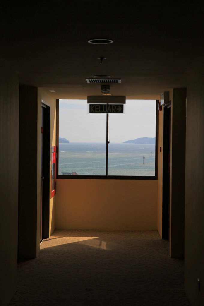 从房间走廊眺望大海