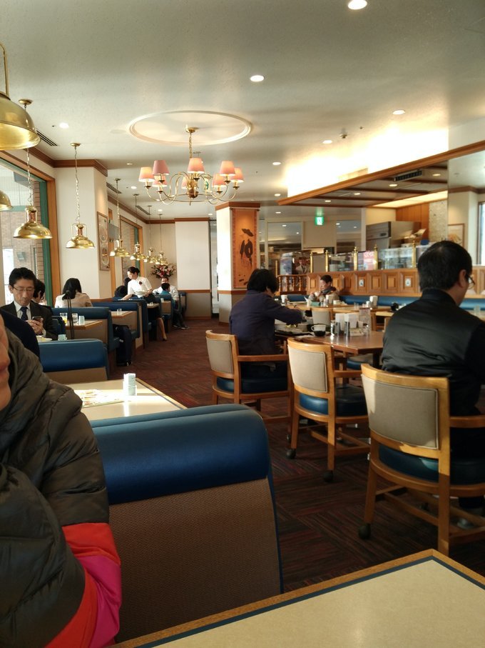 酒店的早餐地点就在酒店的对门。有日式，西式等三种套餐可以选择。我选了西式，很好吃。