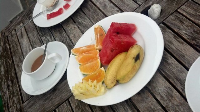 饭后水果，香蕉和西瓜不错，橘子我就不推荐了，太酸了(≧^ω^≦)