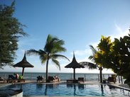 专属游泳池面相大海，这一块基本上都是这样的风格的酒店，感觉相当的舒服