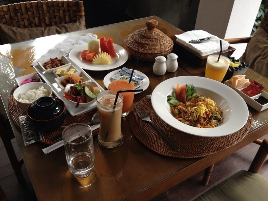 丰盛的早餐，可以送到villa吃。我们点了日本，印度尼西亚两种早餐