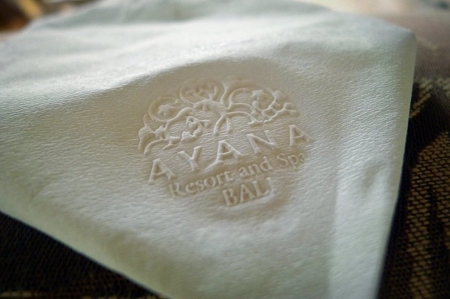 印着logo的纸巾