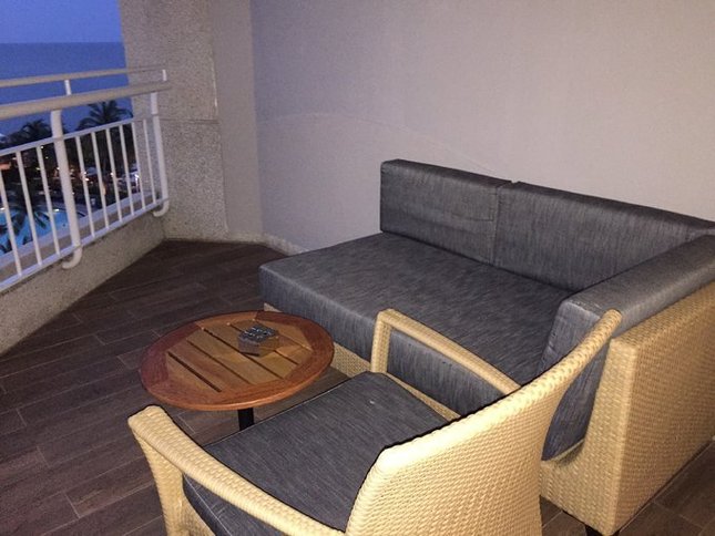 所有的房间均有海景阳台，面朝大海的感觉很棒，阳台上的沙发也很舒服